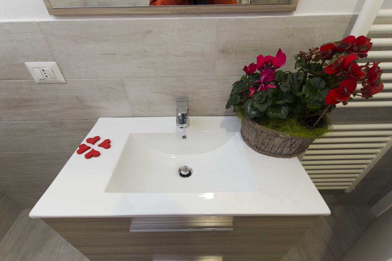 Casa Madali' - Nel Borgo Appartement Marone Buitenkant foto